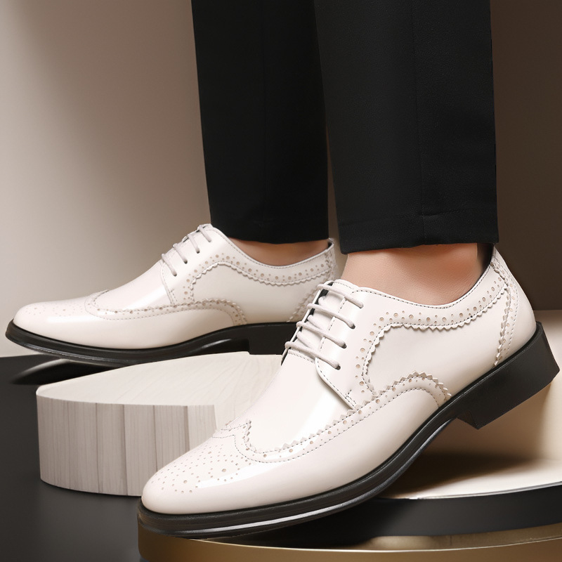 光沢のあるパテントレザーのブローグシューズ、穴あき彫刻入りフ - Young Men'S Grooming のレビューと価格